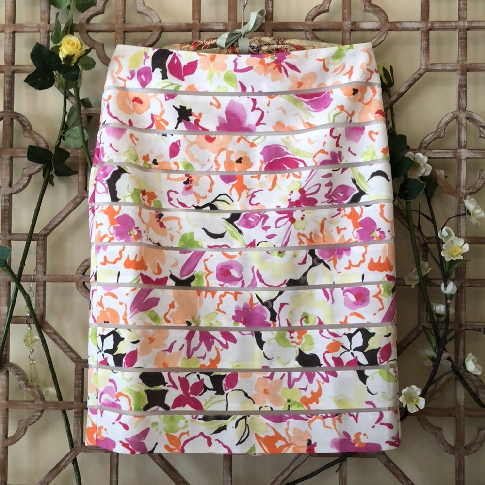 NWT Ann Taylor white floral pencil skirt with net